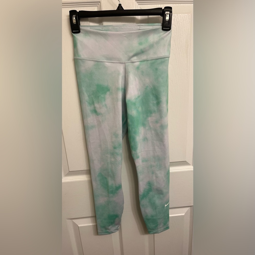 Like-New Nike Women’s size XS Green & White Tie-Dye Athletic Leggings - Picture 2 of 12
